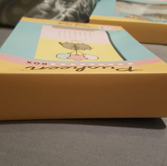 Winter 2020 Pusheen Box collectible Easel Desk Calendar NIB - Picture 3 of 3